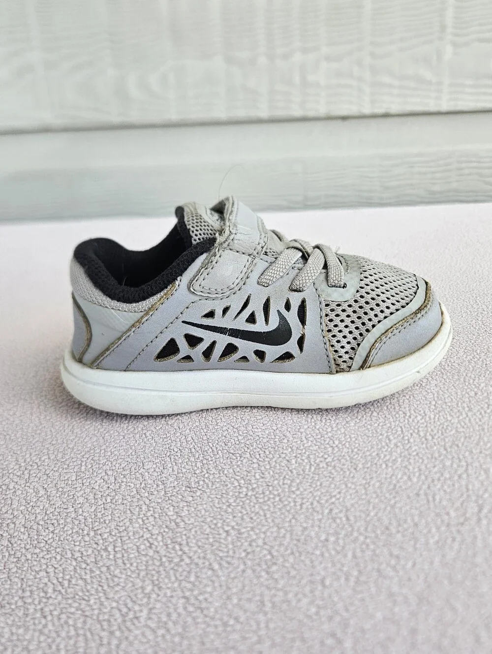 Nike Flex 2016 RN Athletic Sneaker Toddler SZ 7C Grey Hook & Loop 834280-002